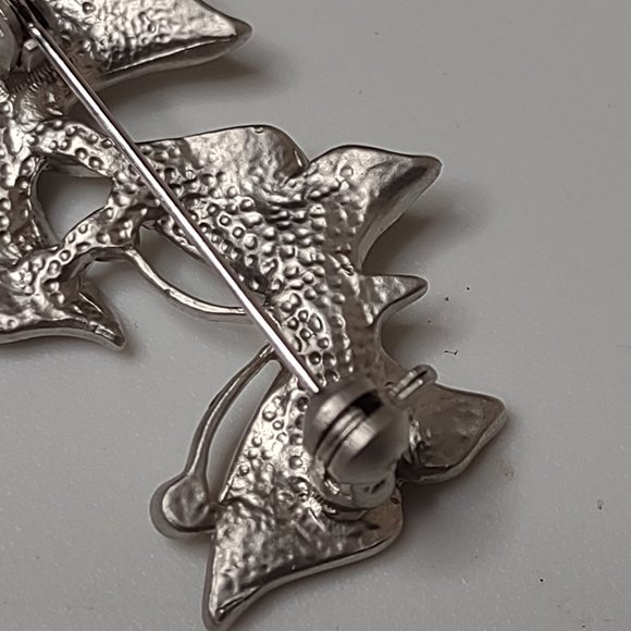 Silver Tone Cute Double Butterfly Brooch - Picture 10 of 11